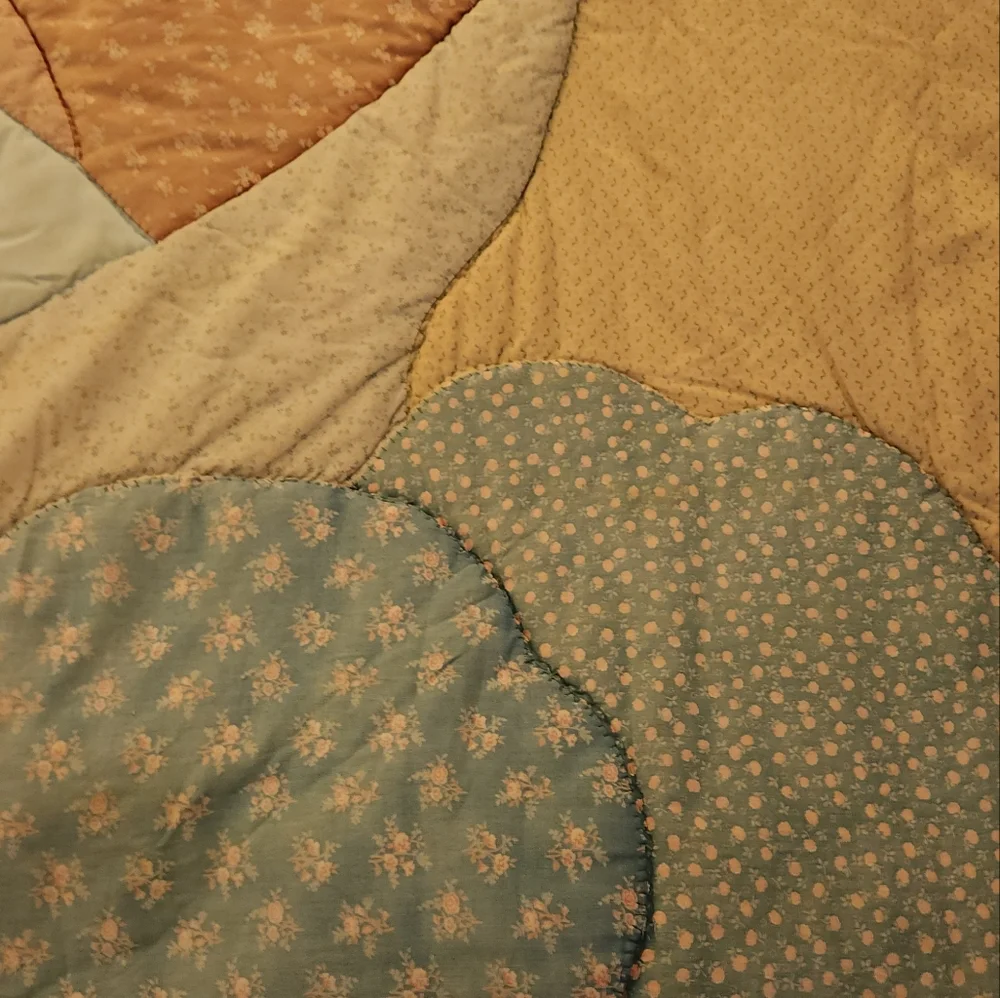 Vintage Patchwork Scenic Hand Quilted Blanket Bedspread